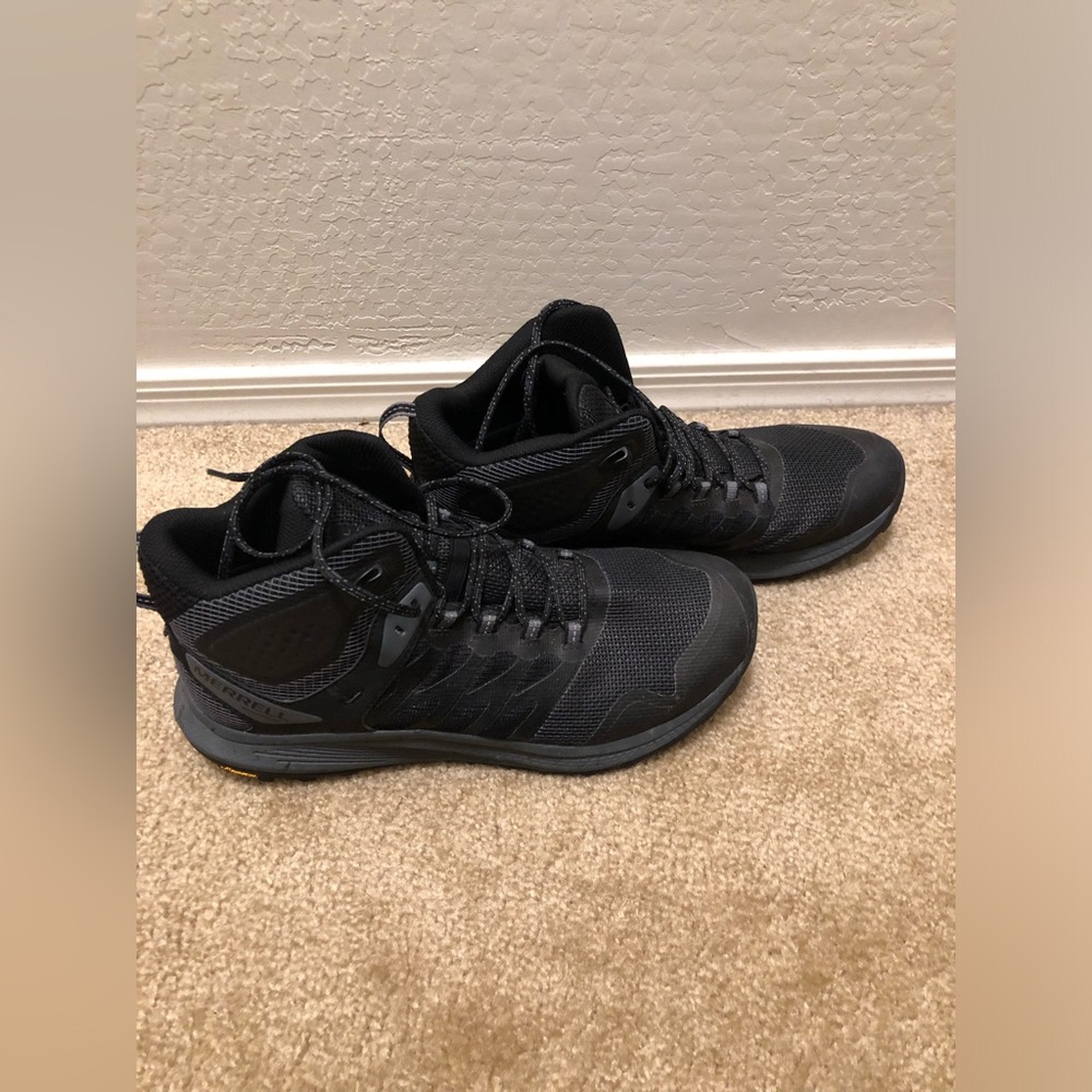 Men’s size 11 Merrell hiking shoes